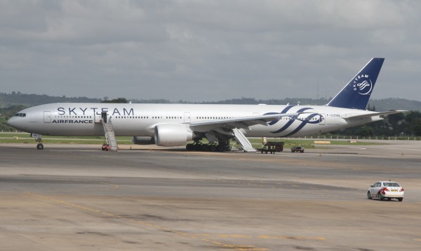 Кенийските власти откриха бомба на борда на френския самолет