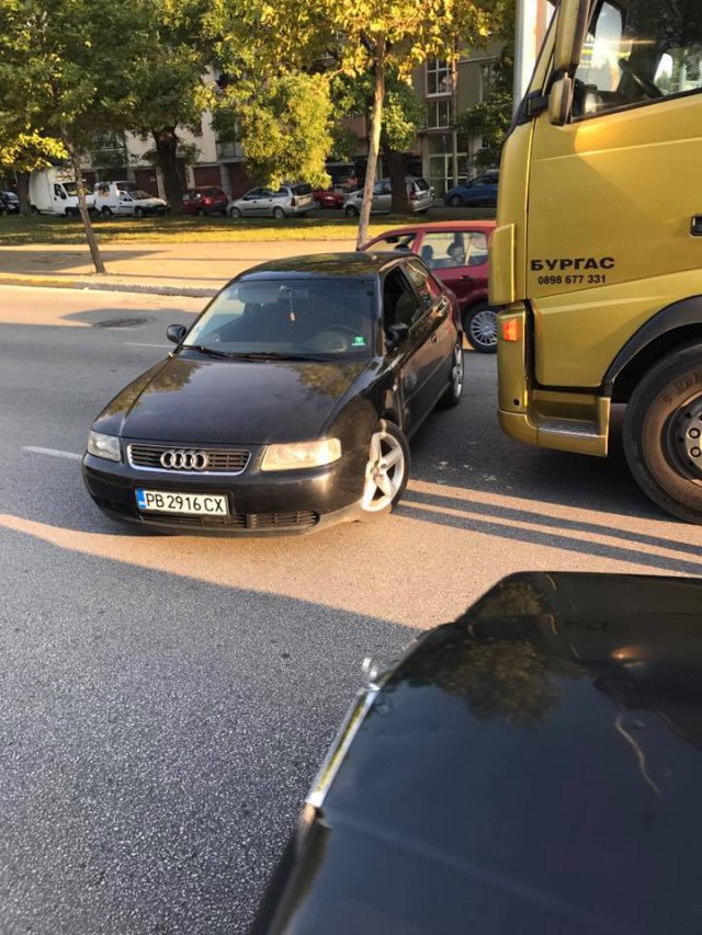 ТИР се заби в ауди до надлез 