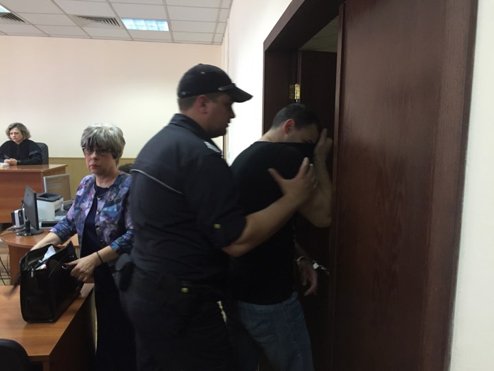 Съдът не се смили: Полицаите, ограбили бус с цигари за 300 бона в Пловдив, остават зад решетките (СНИМКИ)