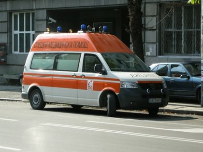 Пиян мъж почти сплеска жена си и я прати в болница с урок по паркиране
