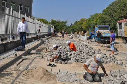Паркинг с 55 места изграждат в подножието на Младежкия хълм (Снимки)
