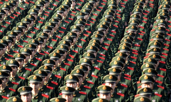 Висш китайски военен, обвинен в корупция, се самоуби