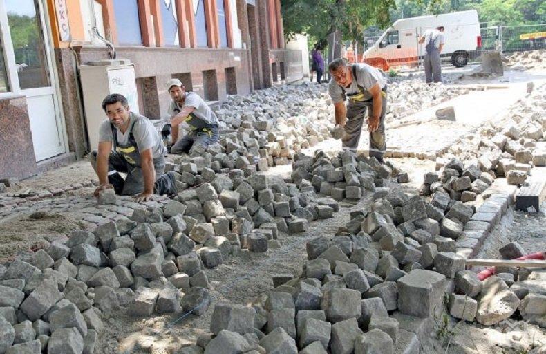 Тротоарите в центъра на Пловдив - от павета, не всички им се радват