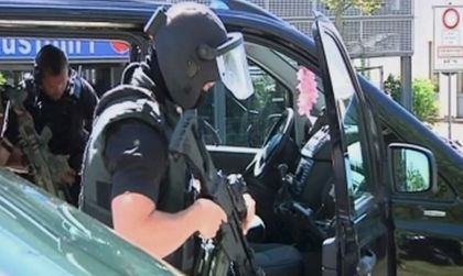 Въоръжен откри огън в германско кино*