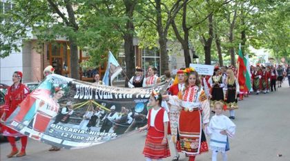Плъхчето Маузес повежда парада на домашните любимци в Хисаря