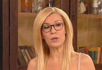 Навръх Димитровден и в ден на траур: Гала се пак се разголи, лъсна по розова нощничка и без сутиен в ефир (СНИМКИ)