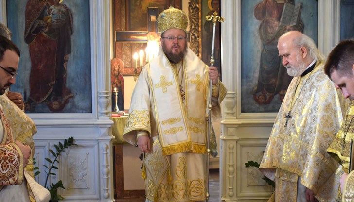 Митрополит Наум отслужи света литургия в храм „Св. Николай Мирликийски”