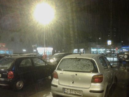 СНИМКИ/ ВИДЕО: Сняг на парцали се сипе над Пловдив, пътят се заледява
