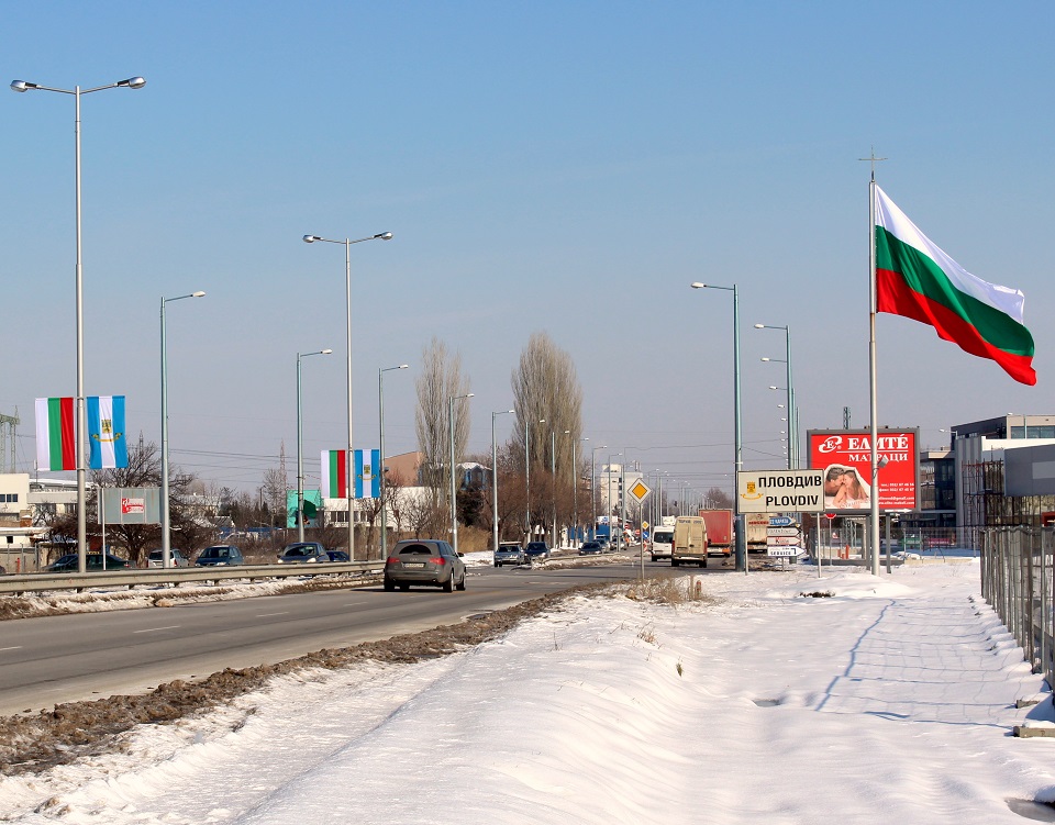 Над 300 нови знамена се веят в Пловдив  за Трети март (СНИМКИ)