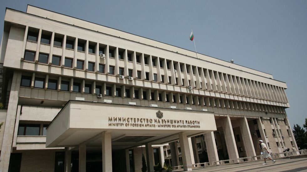 МВнР облекчава консулските услуги за българите в чужбина