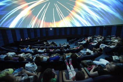 Влизаме безплатно на прожекции в Планетариума