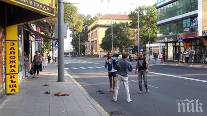 БУРГАСКА БАТКА! Пиян наби уличен музикант, дължал му пари