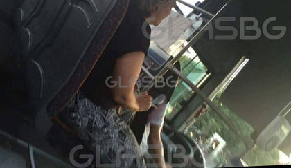 В градския транспорт в Пловдив се пуши! Кондуктурка пафка по време на курс СНИМКИ