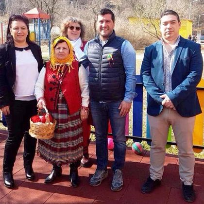 Варна: Общински съветници и младежи от ГЕРБ зарадваха с мартеници стотици хора