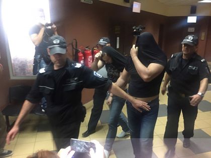 Ето ги пловдивските полицаи, обвинени в грабеж! (СНИМКИ/ВИДЕО)