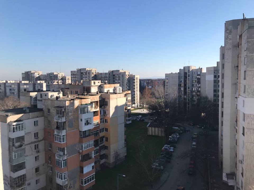 Разбиха и обраха три коли на паркинг в Тракия