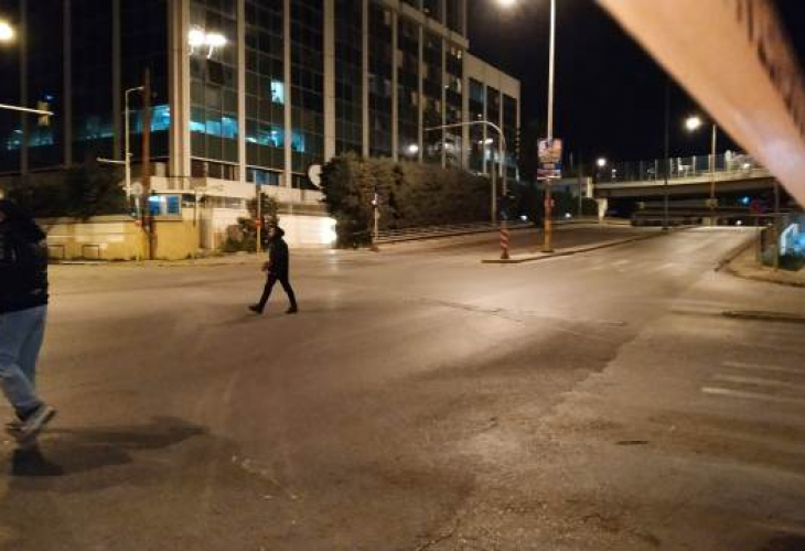 Мощен взрив избухна до сградата на гръцки тв канал (СНИМКИ/ВИДЕО)