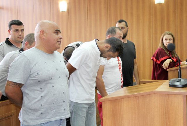 Оставиха в ареста задържаните с прекурсори за хероин