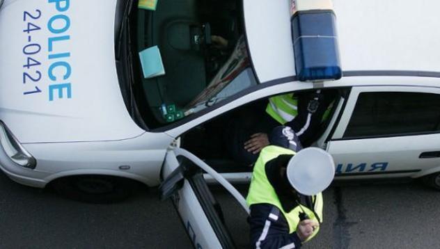 Кола се обърна по таван, 27-годишна жена е ранена