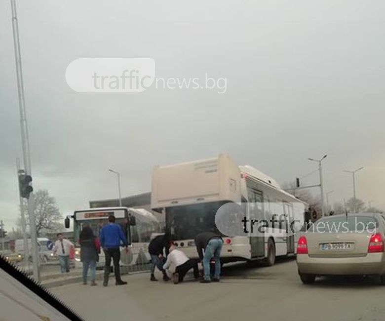 Автобус се запали на Брезовско шосе!