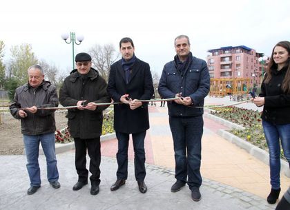 С 5 ножици резнаха лентата на новия парк на