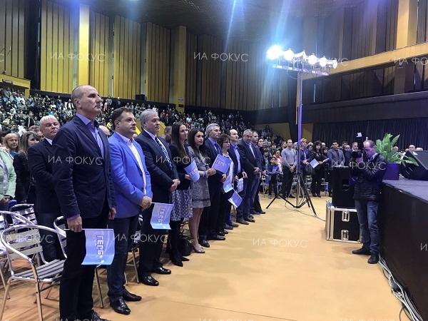 Европейски избори 2019: Стотици граждани посрещнаха кандидатите за евродепутати от листата на ГЕРБ и СДС във Велико Търново