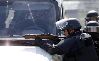 Двама загинали след стрелба до базата на Бразилия