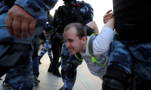 Над 1000 арестувани при протести в Москва