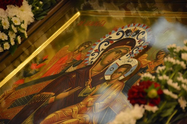 Православната църква чества Събор на Пресвета Богородица