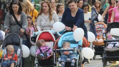 Изчезваме! По-малко сватби и бебета през 2016-а