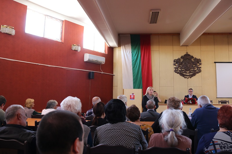 Европейски избори 2019: жЖителите на град Съединение към водача на листата на „БСП за България”: И до малките населени места трябва да стигат европейски средства