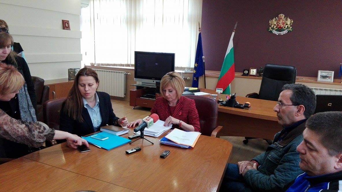 Мая Манолова разнищва колекторските фирми
