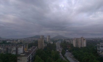 Утре облачно, на места с валежи