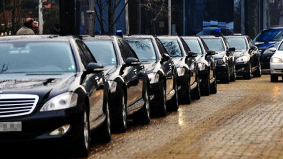 Социалното министерство си поръчало 10 луксозни коли за 720 хил. лева