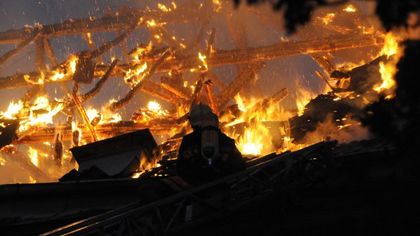 Пожар изпепели покривна конструкция на склад в пловдивско село
