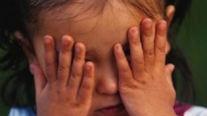 Погнаха зла майка, малтретирала 8-годишната си дъщеря