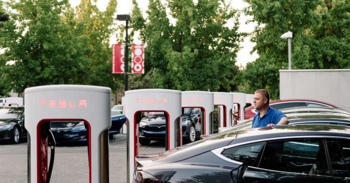 WSJ: „След 6 години цените на електромобилите ще се изравнят с бензиновите“