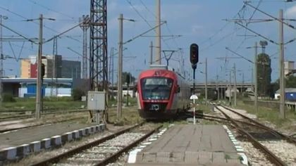 Борят се за живота на детето, което си направи селфи върху вагон на