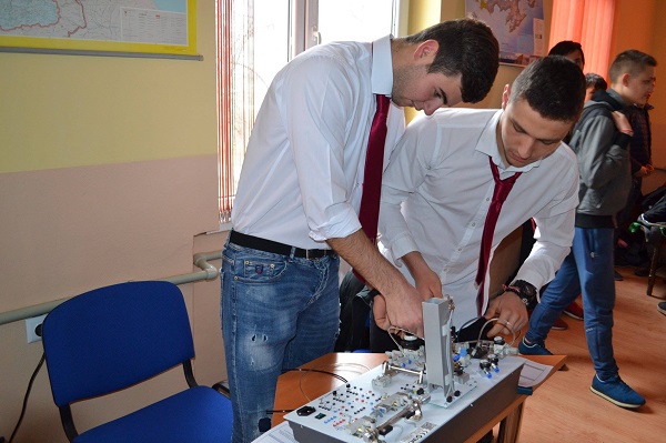 Специалността „Мехатроника” бе представена в рамките на инициативата месец на професиите в Професионална гимназия „Иван Хаджиенов“ в Казанлък
