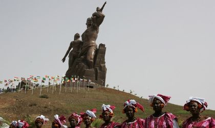 ООН обезглавява бизнеса на Северна Корея със... статуи