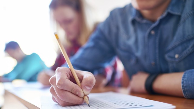 Три пъти по-малко ученици са отпаднали от образователната система за година