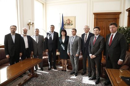 Председателят на Народното събрание Цвета Караянчева разговаря с министъра на пътищата и градоустройството на Иран Мохаммад Еслами
