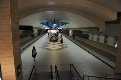 Забравен багаж в метрото вдигна полицията на крака, влаковете не спират