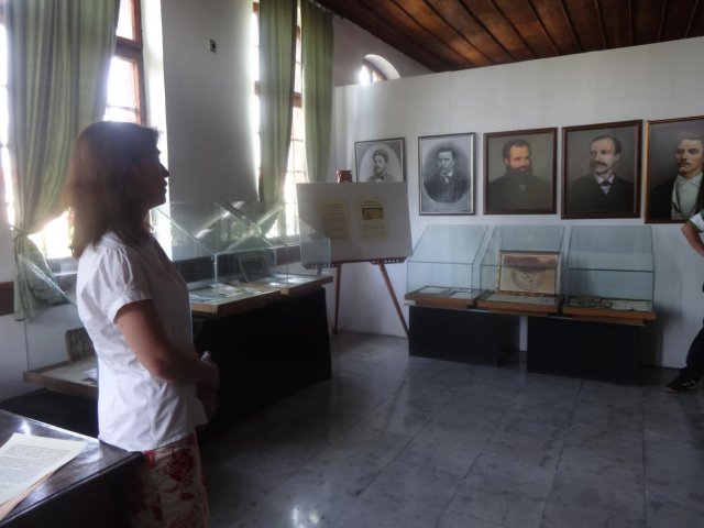 В Карлово откриха фотоизложба за съратниците на Левски