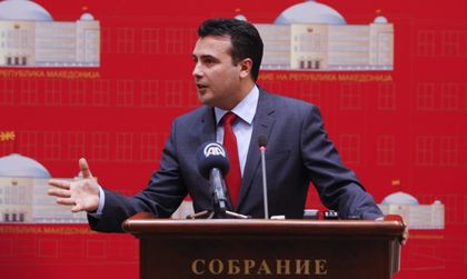 Президентът на Македония връчи мандата за кабинет на Заев