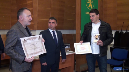 Това са героите от Карлово, спасили трите деца край водопада Сучурум ВИДЕО