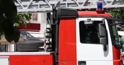 Жена е в болница след пожар на стълбището на блок във Варна