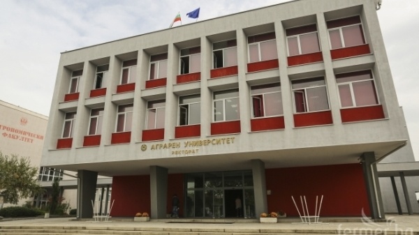 Дипломи за випуск 2016 на Аграрния университет