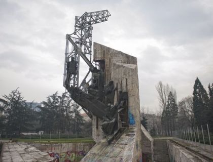 Открит е паметникът