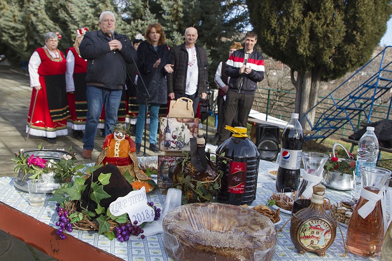 Стара Загора: В село Малка Верея зарязаха лозите за берекет